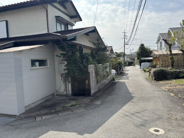 いいいね売地北区鶴羽田1期【高平台小・京陵中】の前面道路含む現地写真|10月31日解体予定