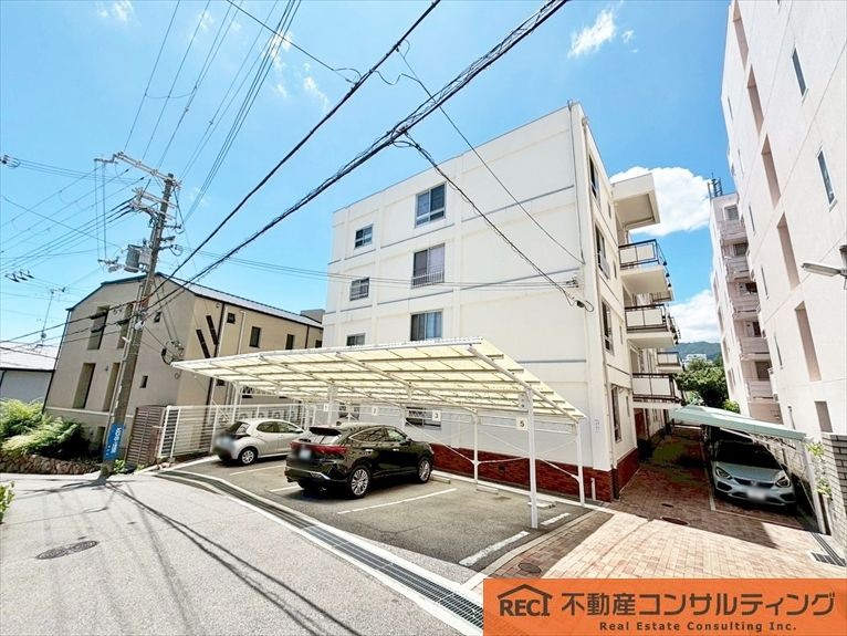 住吉川向コーポラスの外観