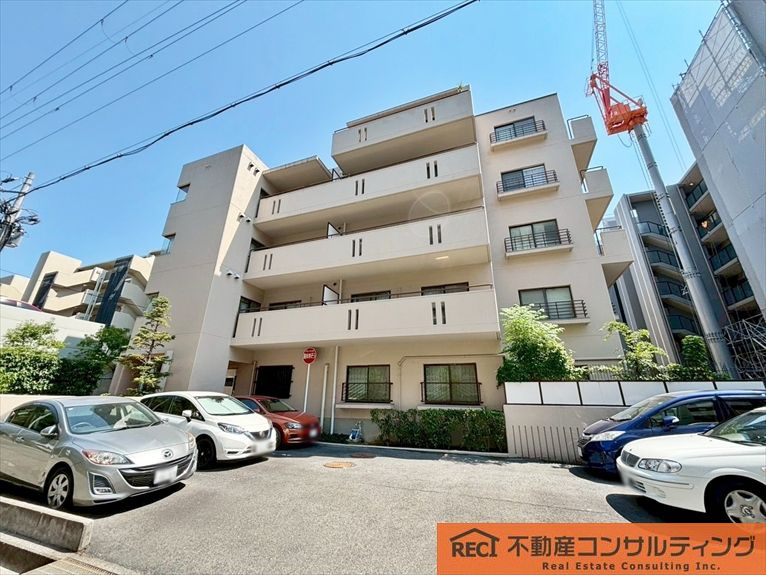 ユニライフ甲子園の駐車場