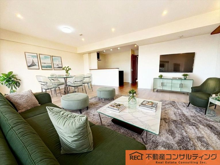 ディアエスタ・ミオ甲子園一番町の居間・リビング|最上階角部屋