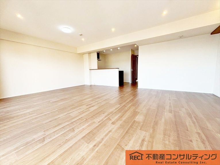 ディアエスタ・ミオ甲子園一番町の洋室|両面バルコニー＆窓が多く開放感があります