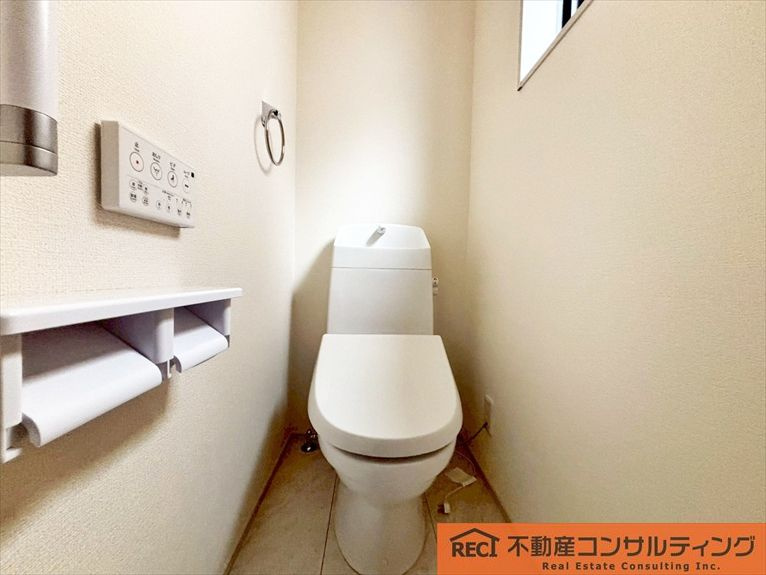 神戸市灘区神ノ木通3丁目　新築戸建　2号棟のトイレ