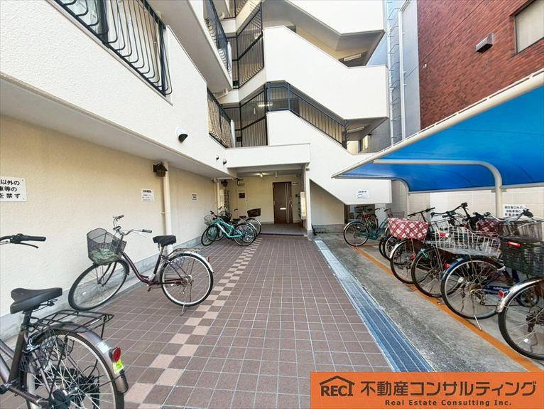 セントラル東灘の駐車場