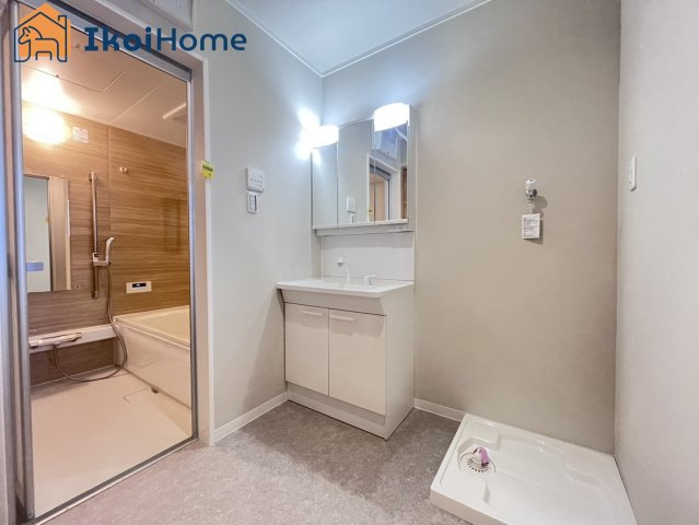 明石市田町2丁目　中古戸建の洗面所|【ホームページに現地動画掲載中】●年中無休：当日予約可●畳２枚分の一般的な洗面室。小窓もあります！