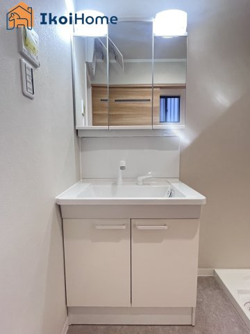 明石市田町2丁目　中古戸建の洗面所|【ホームページに現地動画掲載中】●年中無休：当日予約可●収納が少ないので追加工事も承ります