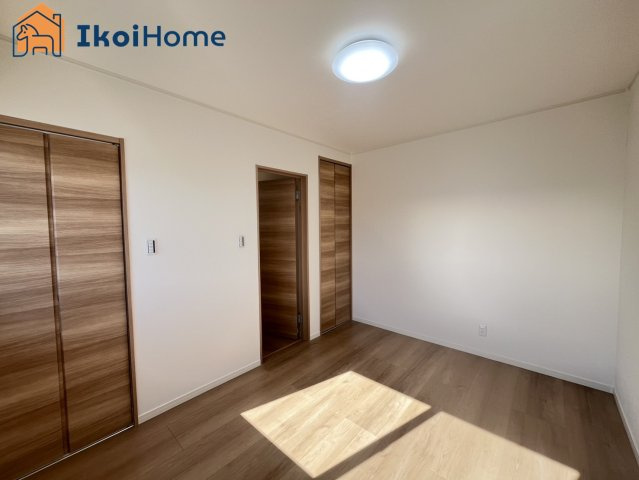 明石市田町2丁目　中古戸建の寝室|【ホームページに現地動画掲載中】●年中無休：当日予約可●収納が広く、荷物が多いお子様なども安心です。