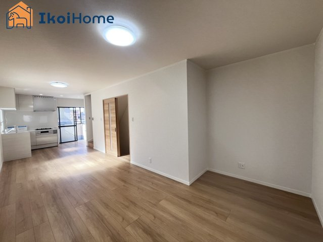 明石市田町2丁目　中古戸建の居間・リビング|ホームページに現地動画掲載中】●年中無休：当日予約可●フロア－コーティングなどローンに組込む事も可能