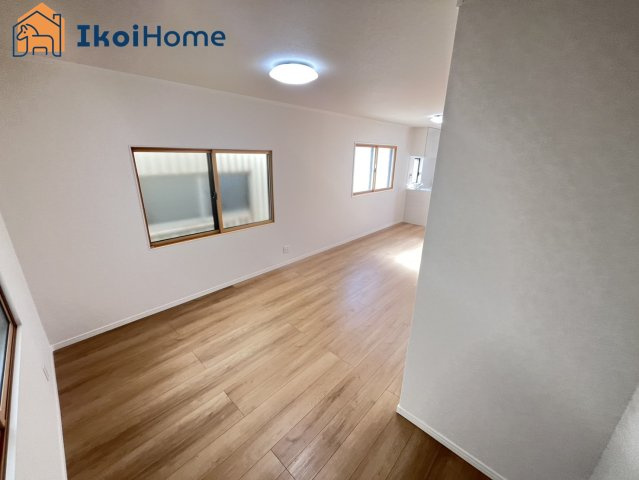 明石市田町2丁目　中古戸建の居間・リビング|【ホームページに現地動画掲載中】●年中無休：当日予約可●LDK15帖になります。2面採光で明るいです