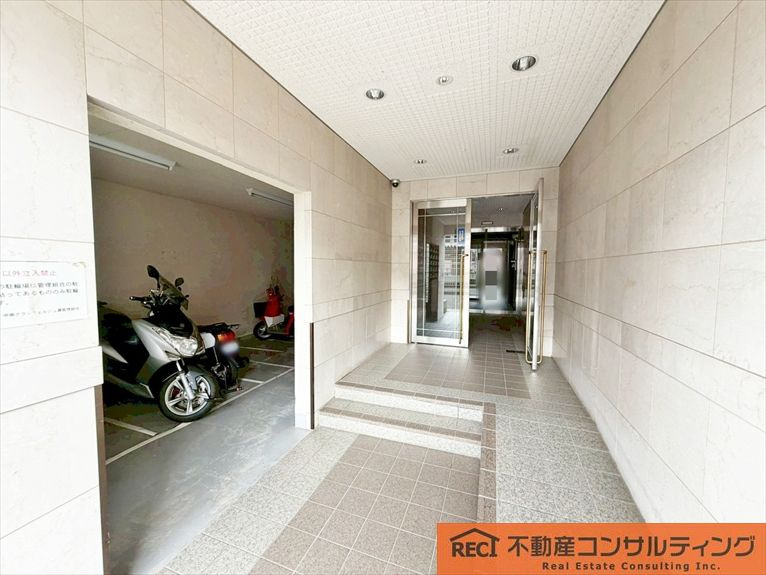 甲南グランヴェルジュ灘のエントランス