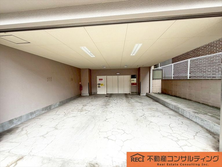 甲南グランヴェルジュ灘の駐車場