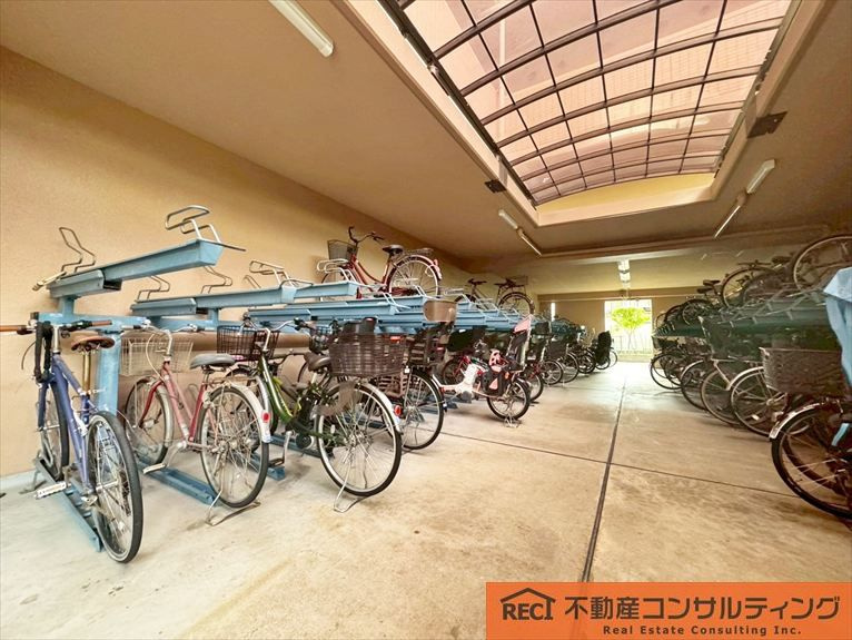 ハイツ本山の駐車場