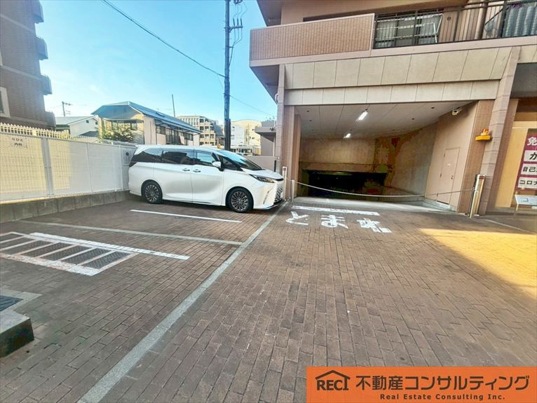 ハイツ本山の駐車場