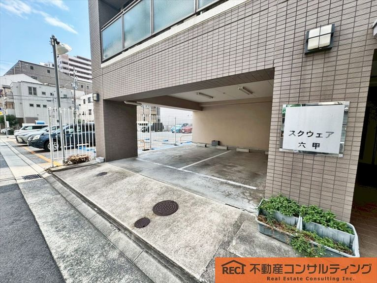 スクウェア六甲の駐車場