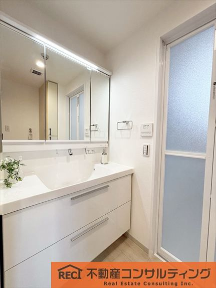 ロイヤルグラン夙川の独立洗面台