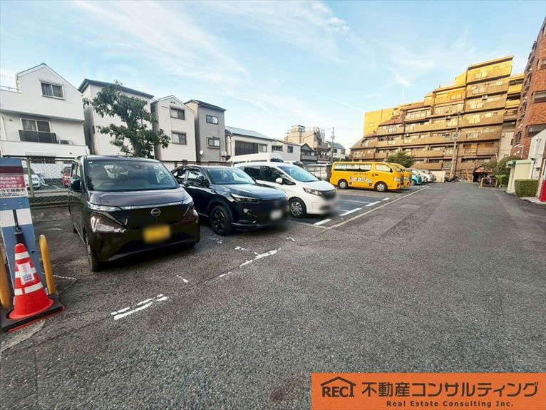 ハイマート東灘の駐車場