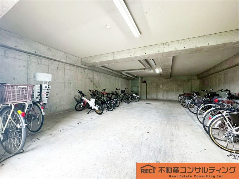 アズシス夙川の駐車場