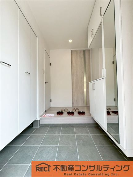 神戸市東灘区渦森台4丁目　新築戸建の玄関