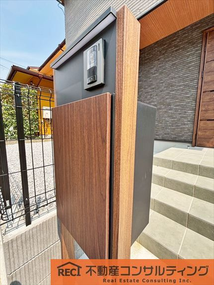 神戸市東灘区渦森台4丁目　新築戸建のエントランス