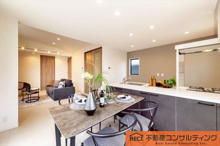 神戸市灘区高尾通1丁目　新築戸建の居間・リビング