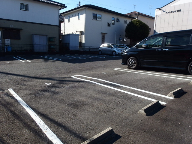 ハートランドまきの駐車場