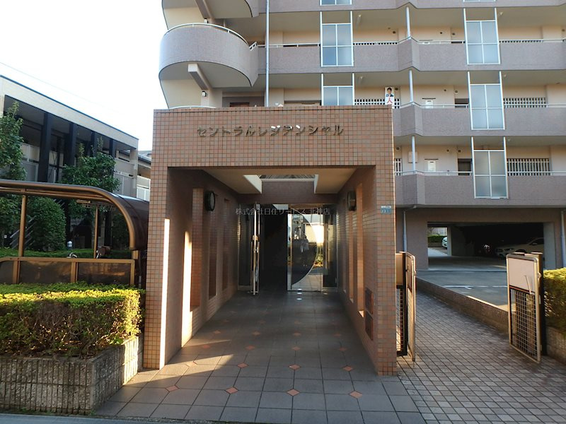 神戸市北区有野中町４丁目のマンションのエントランス