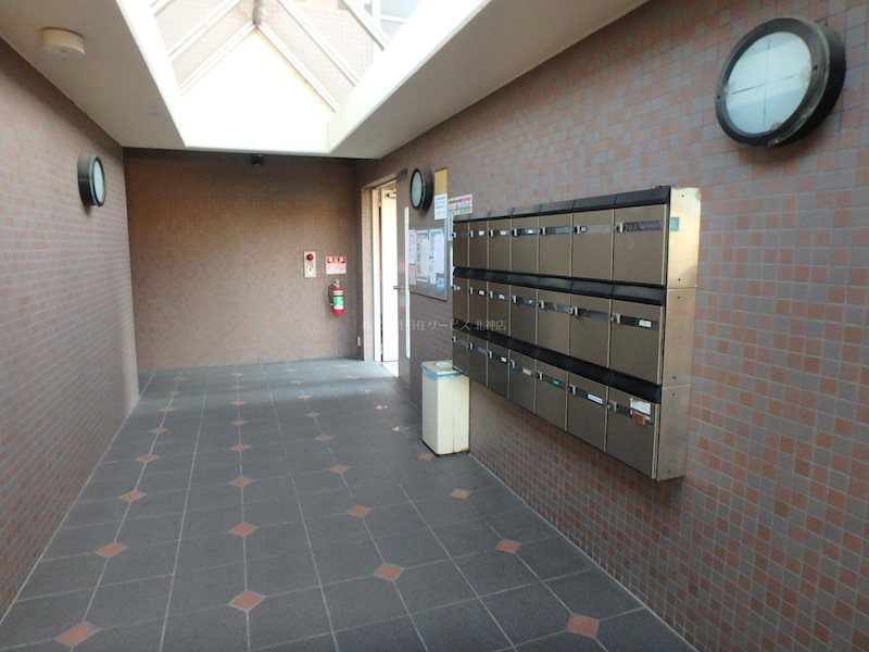 神戸市北区有野中町４丁目のマンションのロビー