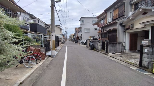 尼崎市西難波町　中古戸建の前面道路含む現地写真