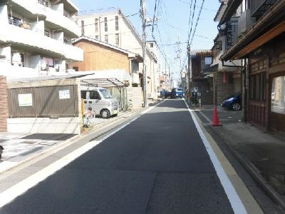 Delphi（デルフィ）の周辺|前面道路