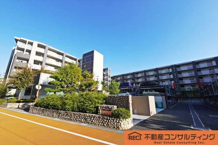 グランベース芦屋川ロジュマンの外観