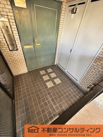 白鷹甲子園マンションの玄関