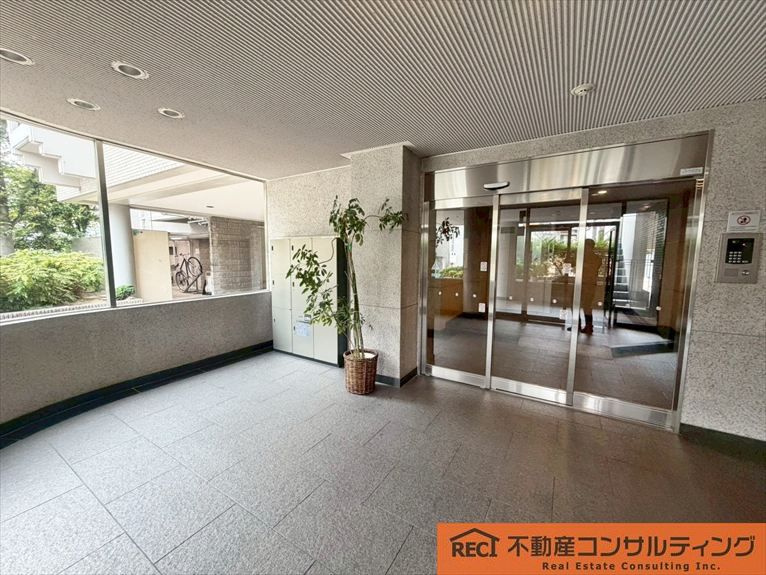 白鷹甲子園マンションのエントランス
