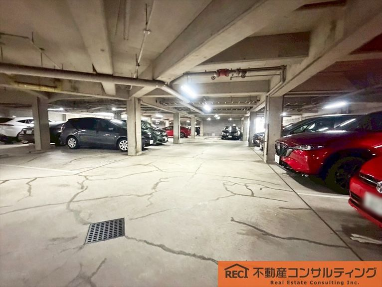 白鷹甲子園マンションの駐車場