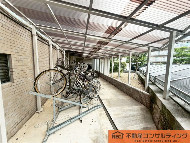 白鷹甲子園マンションの駐輪場