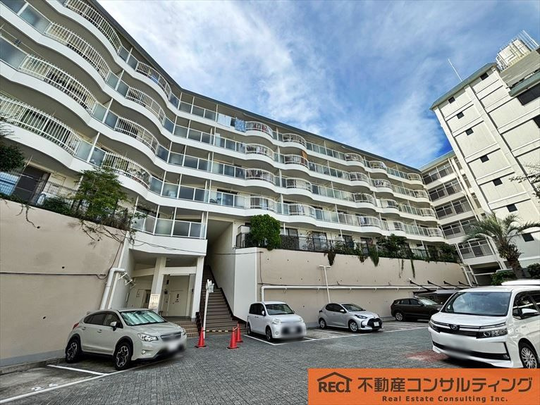 コボリマンション夙川老松台D棟の外観