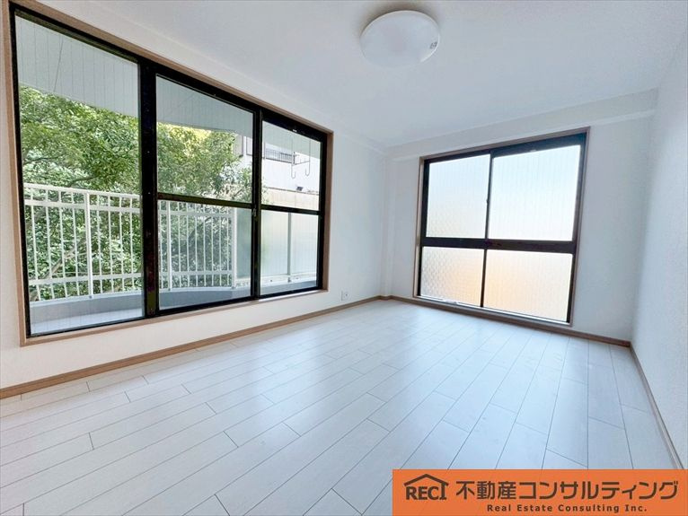 コボリマンション夙川老松台D棟の寝室|おしゃれなフルリノベーション物件