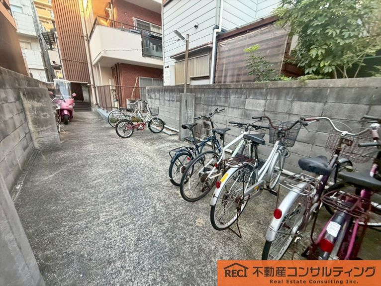 グレイスハイツ本山南町の駐車場