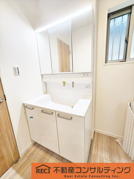 神戸市灘区上野通3丁目　新築戸建　A号地の独立洗面台