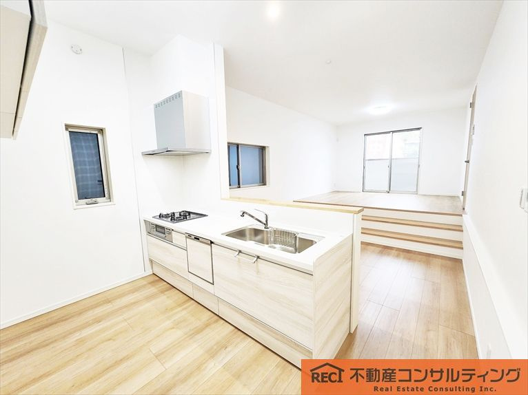 神戸市灘区上野通3丁目　新築戸建　A号地の居間・リビング|カウンターキッチン