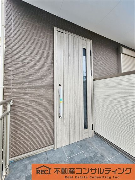 神戸市灘区上野通3丁目　新築戸建　A号地の玄関