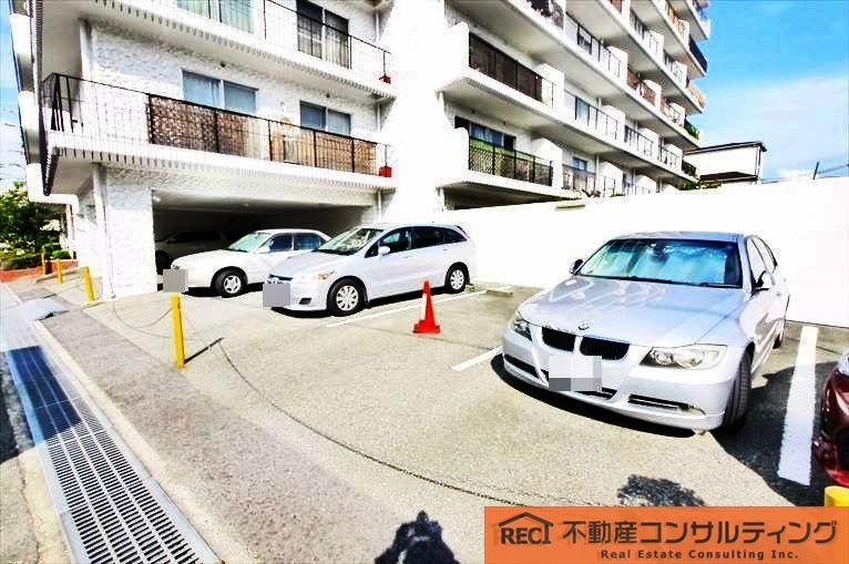 甲子園センチュリーマンションの駐車場