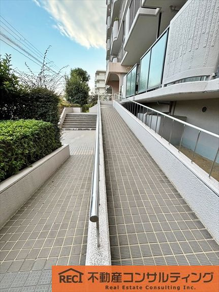 武庫川ニュースカイハイツのエントランス