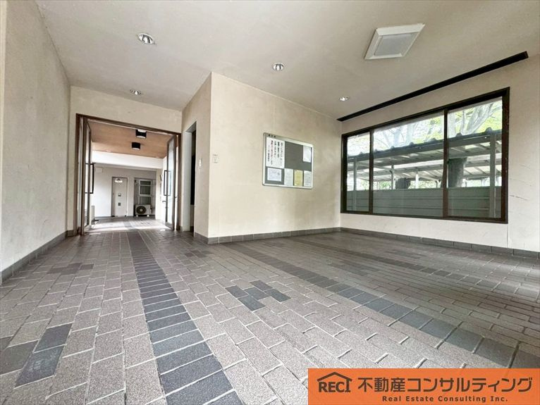 メゾン本山のエントランス