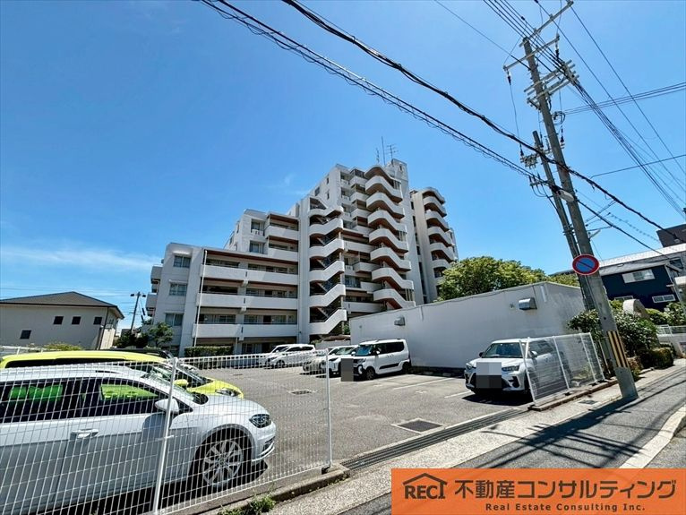 メゾン本山の駐車場