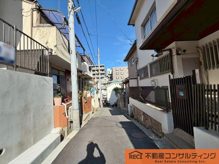 神戸市灘区楠丘町5丁目　新築戸建　A号地の前面道路含む現地写真