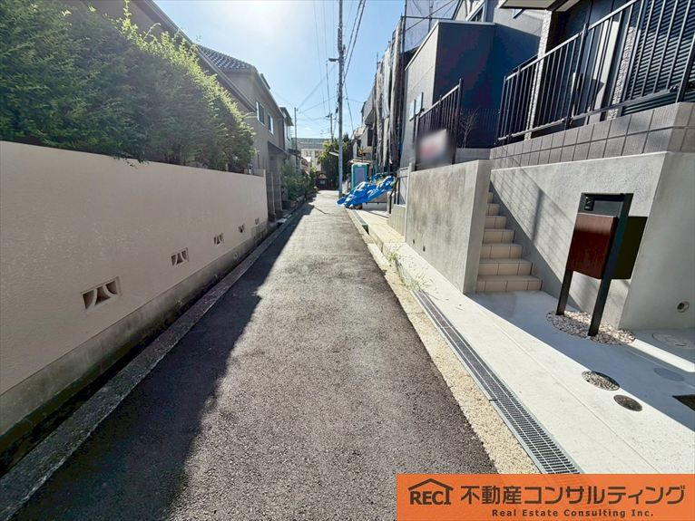 神戸市灘区楠丘町5丁目　新築戸建　A号地の前面道路含む現地写真