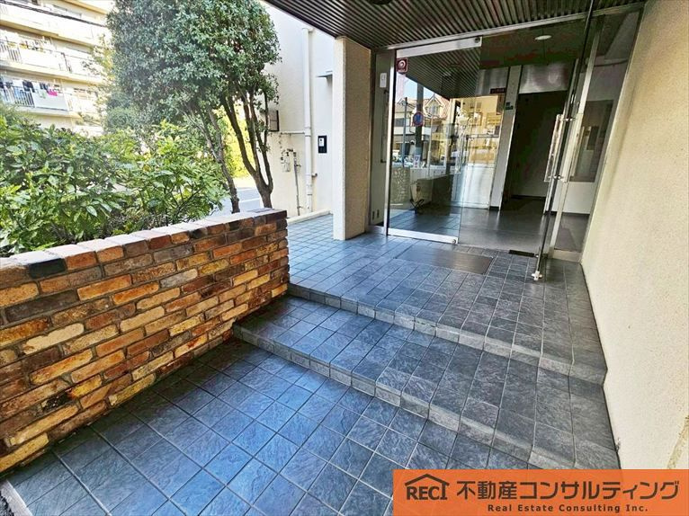 シーサイドコーポラス西宮のエントランス