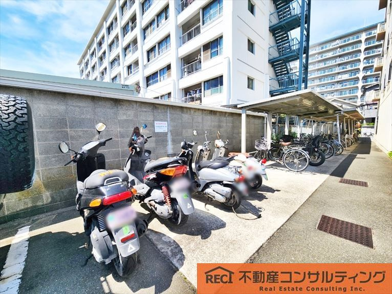 シーサイドコーポラス西宮の駐車場