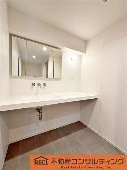 武庫川サニーハイツの独立洗面台|フルリノベーション物件
