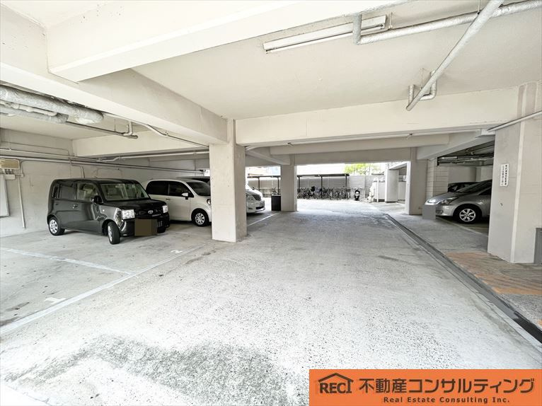 ハイツヤマトの駐車場