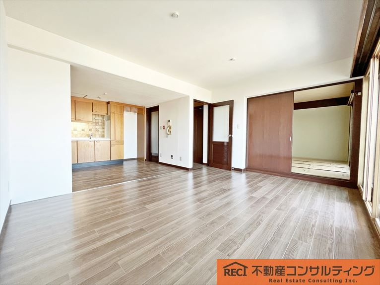 メゾン岡本の居間・リビング